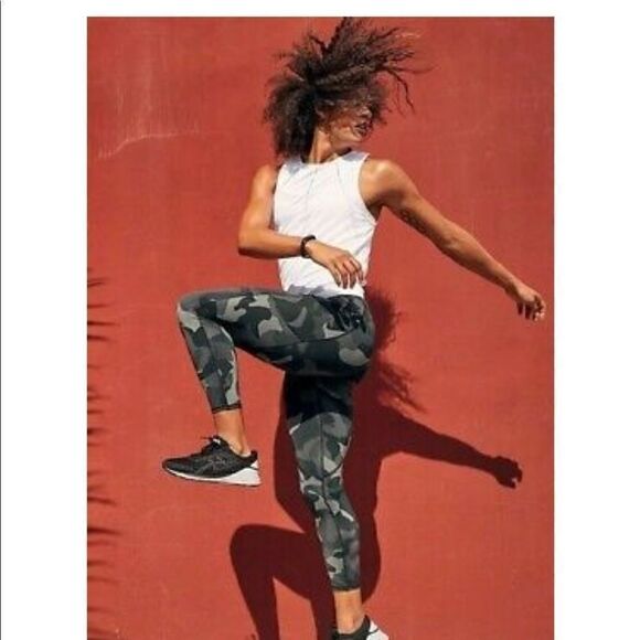 NWOT Athleta Camo Contender 7/8 Legging Sz Xs - Picture 3 of 13